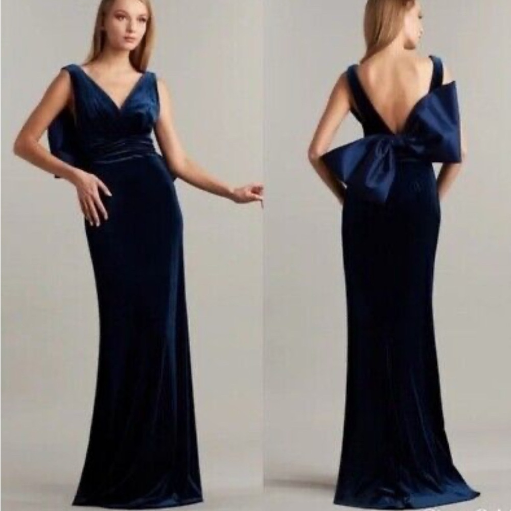 Elegant Navy Blue Evening Gown